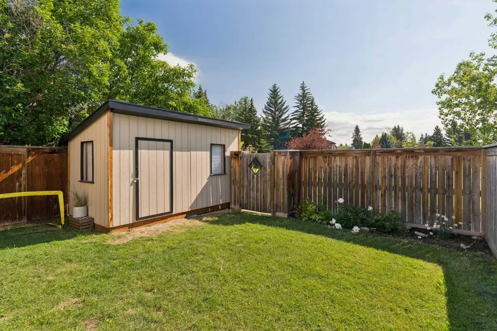 76 Ranchridge Way NW Calgary AB T3G 1Z9