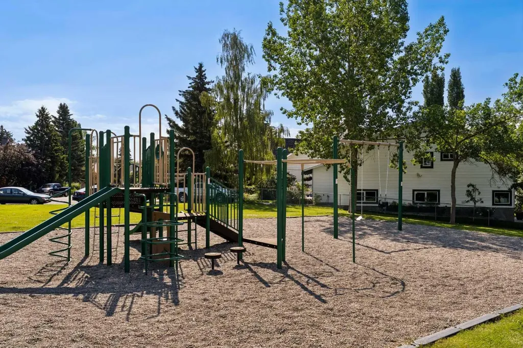 76 Ranchridge Way NW Calgary AB T3G 1Z9