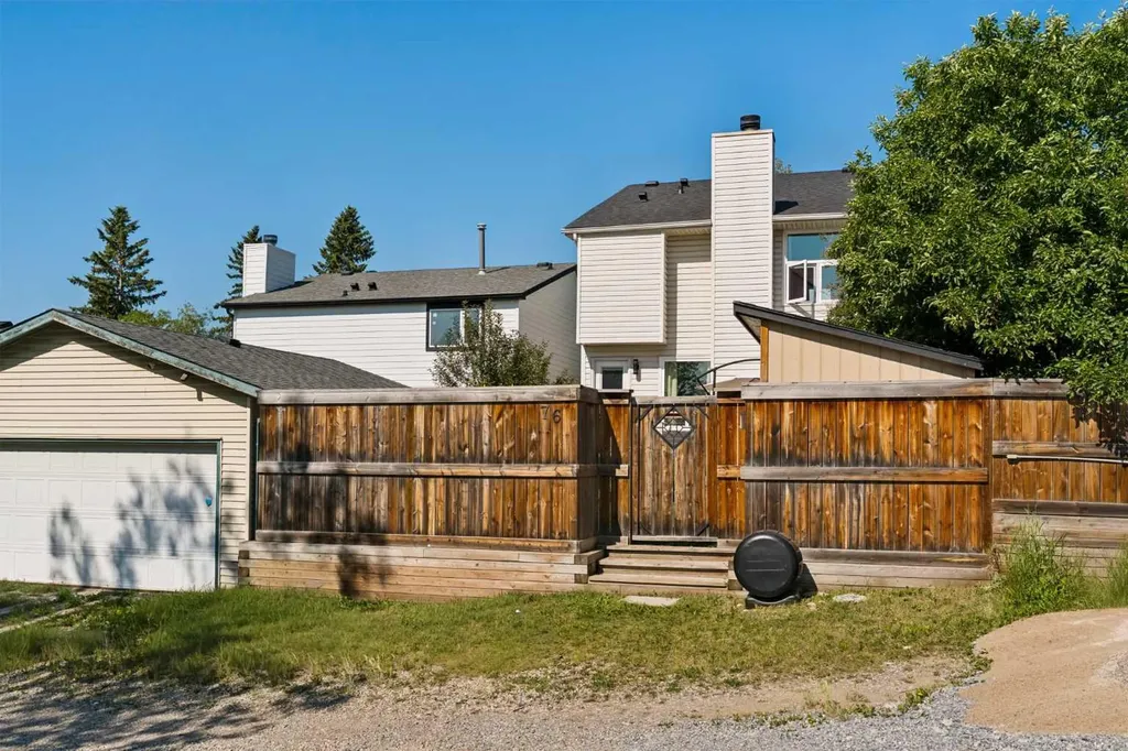 76 Ranchridge Way NW Calgary AB T3G 1Z9