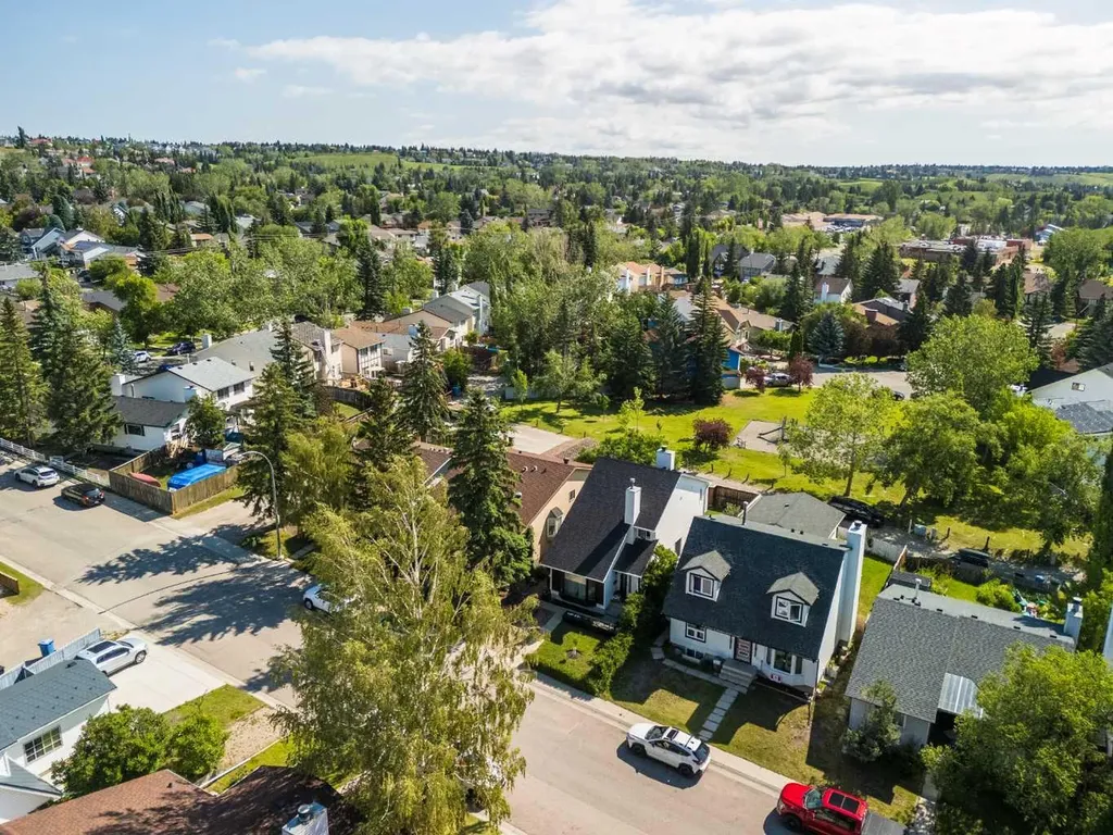 76 Ranchridge Way NW Calgary AB T3G 1Z9