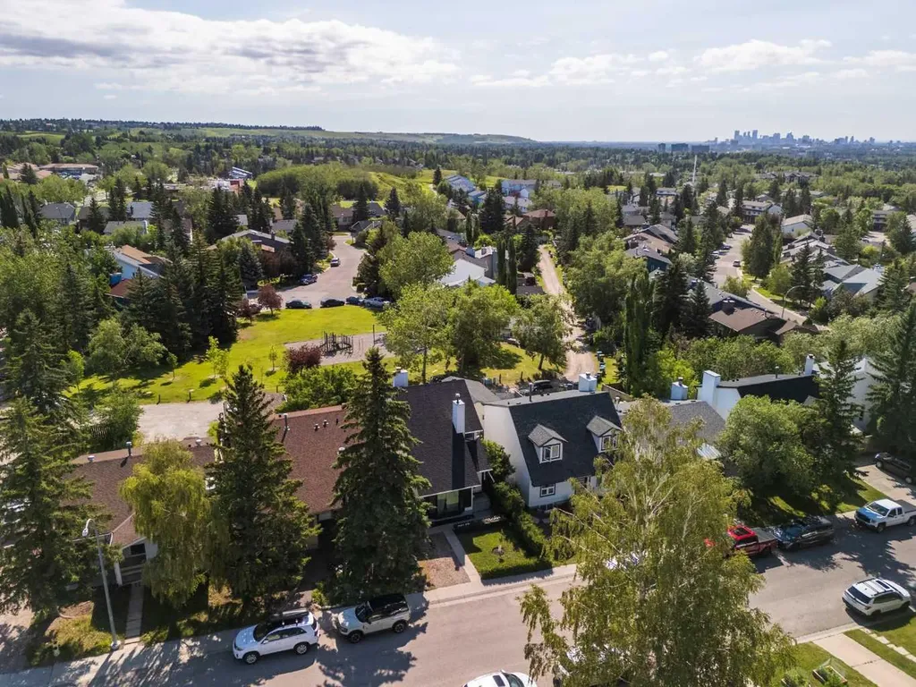 76 Ranchridge Way NW Calgary AB T3G 1Z9