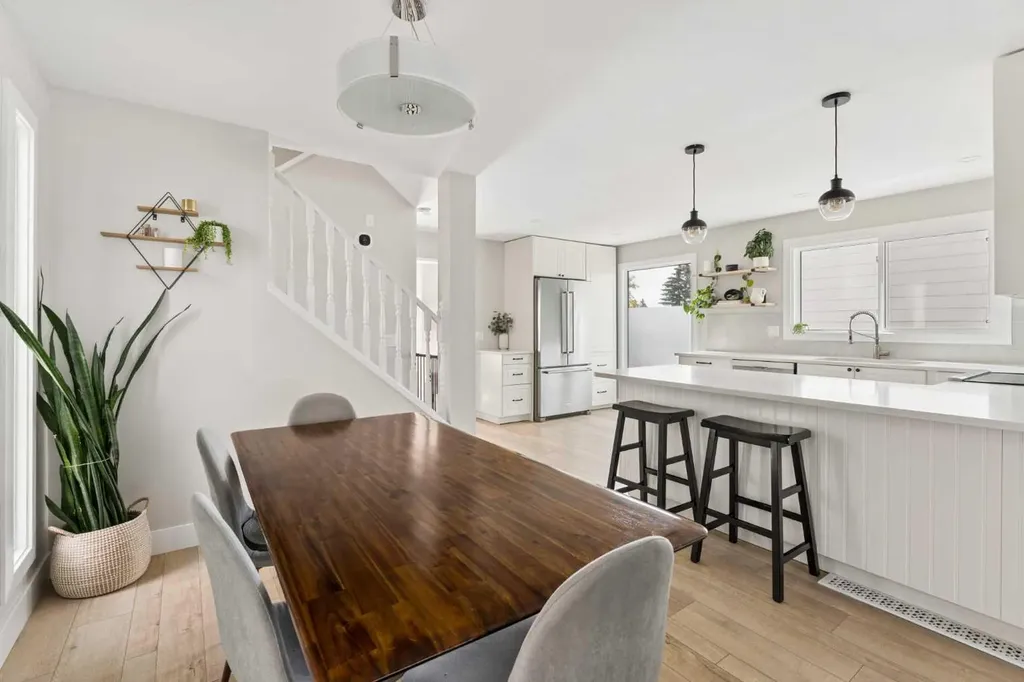 76 Ranchridge Way NW Calgary AB T3G 1Z9
