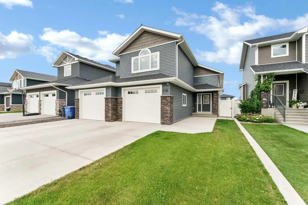 127 Hamptons Crescent SE Medicine Hat AB T1B0P4