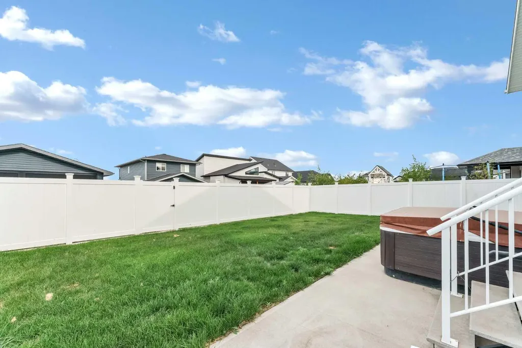 127 Hamptons Crescent SE Medicine Hat AB T1B0P4