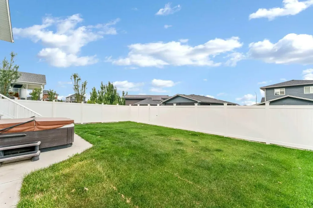 127 Hamptons Crescent SE Medicine Hat AB T1B0P4