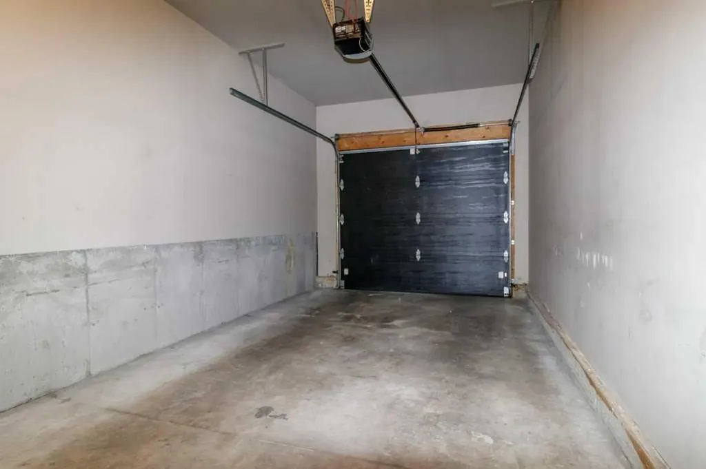 3902 46 Street Red Deer AB T4N 1M1