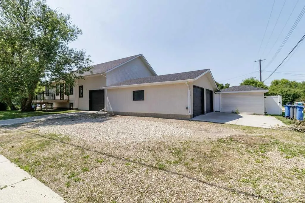 3902 46 Street Red Deer AB T4N 1M1