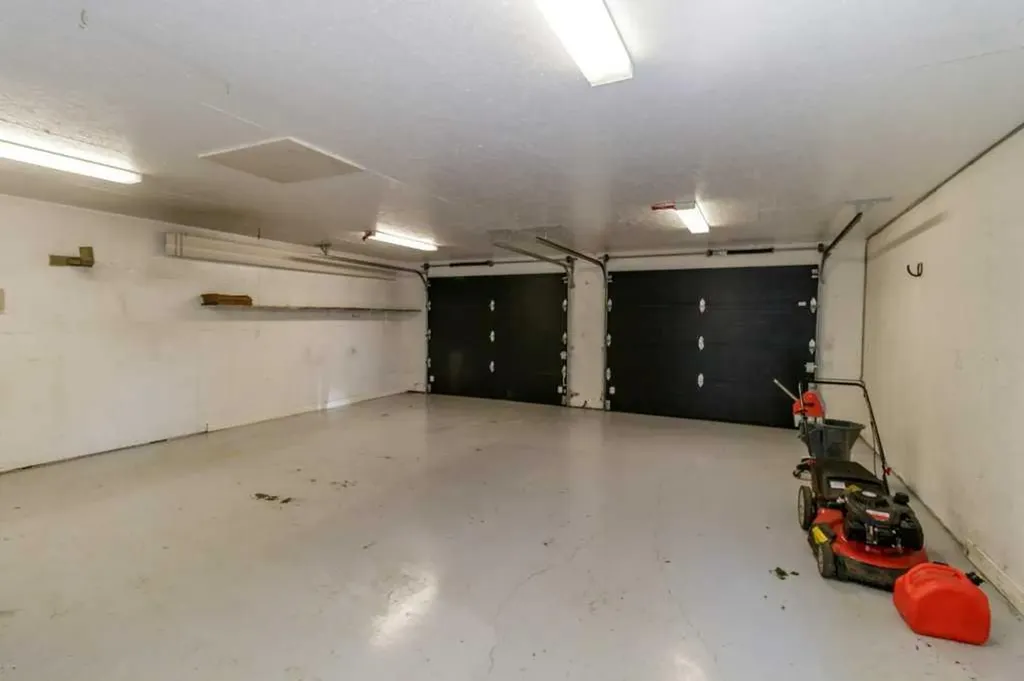 3902 46 Street Red Deer AB T4N 1M1