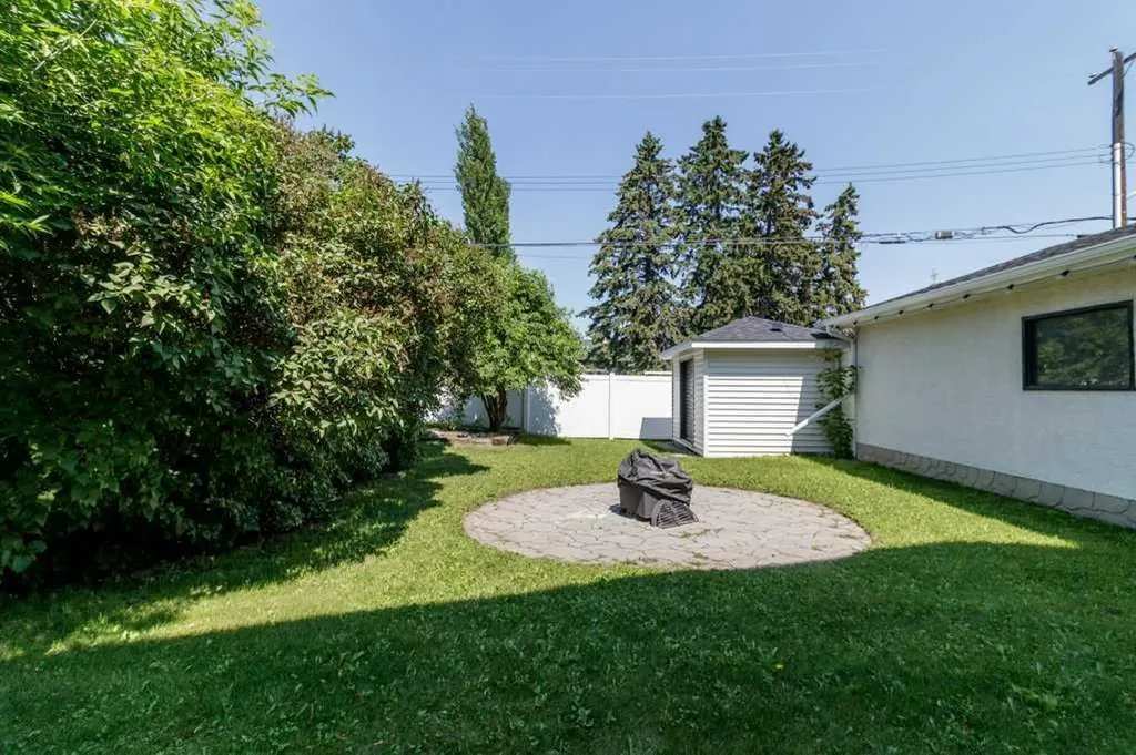 3902 46 Street Red Deer AB T4N 1M1