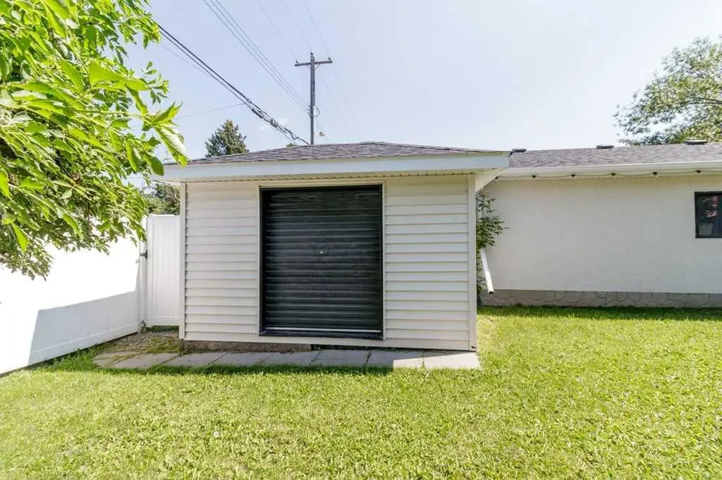 3902 46 Street Red Deer AB T4N 1M1