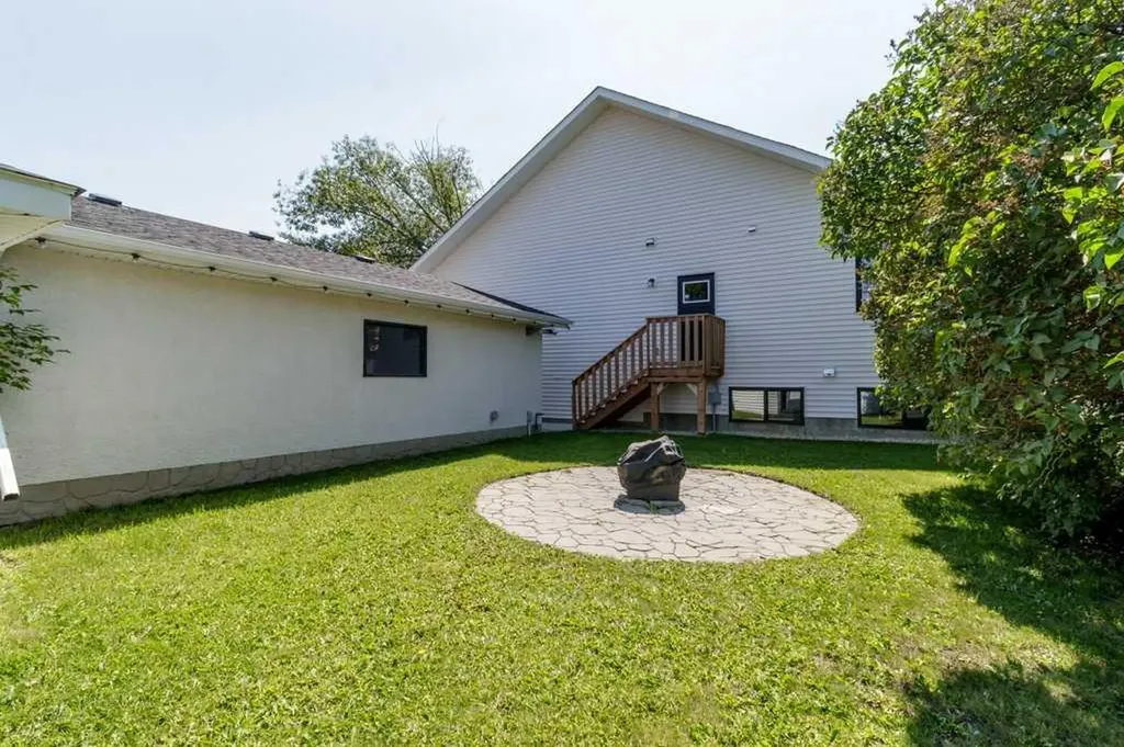 3902 46 Street Red Deer AB T4N 1M1