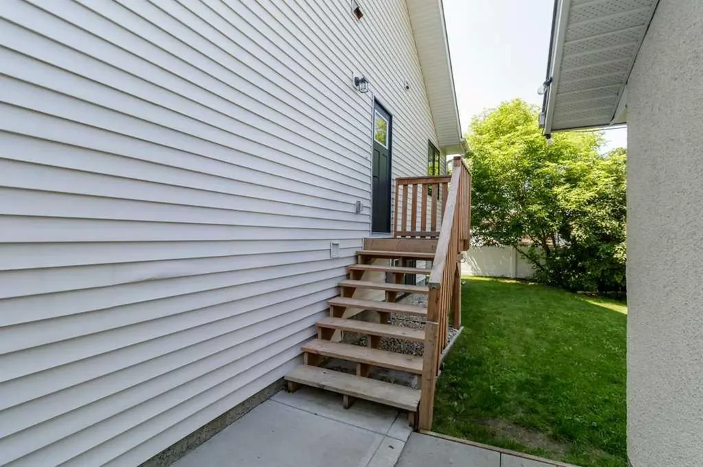 3902 46 Street Red Deer AB T4N 1M1