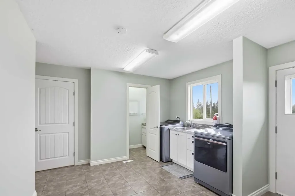 72077 Twp Road 714a Dimsdale AB T8W 5J7