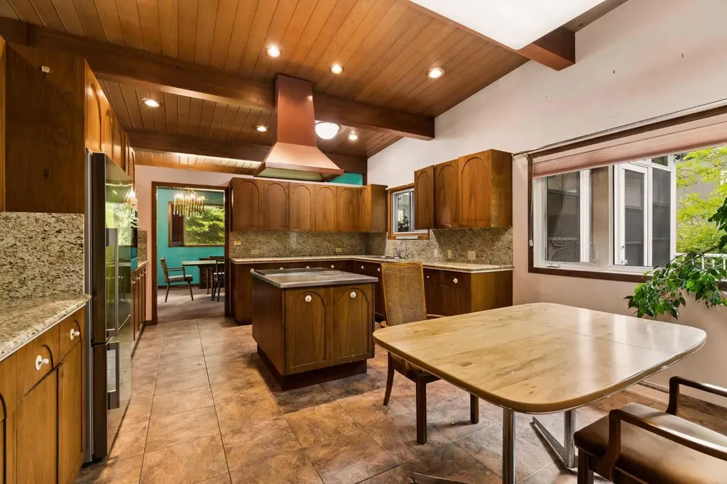 53 Massey Place SW Calgary AB T2V 2G6