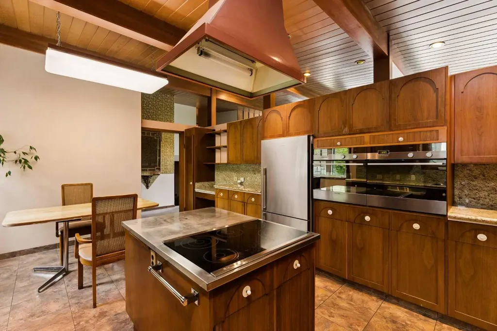 53 Massey Place SW Calgary AB T2V 2G6