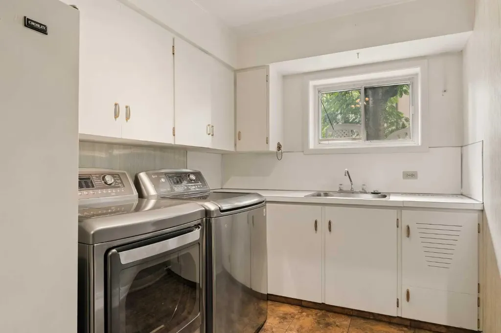53 Massey Place SW Calgary AB T2V 2G6
