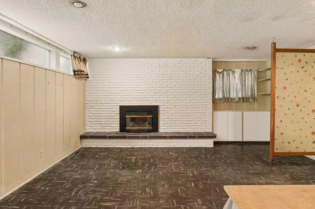 53 Massey Place SW Calgary AB T2V 2G6