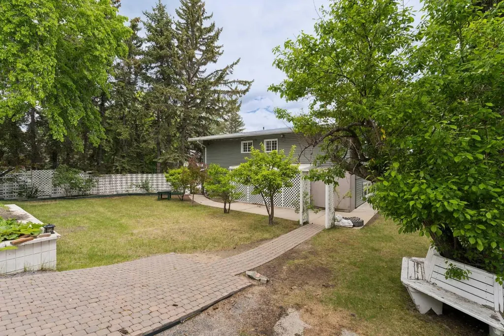 53 Massey Place SW Calgary AB T2V 2G6