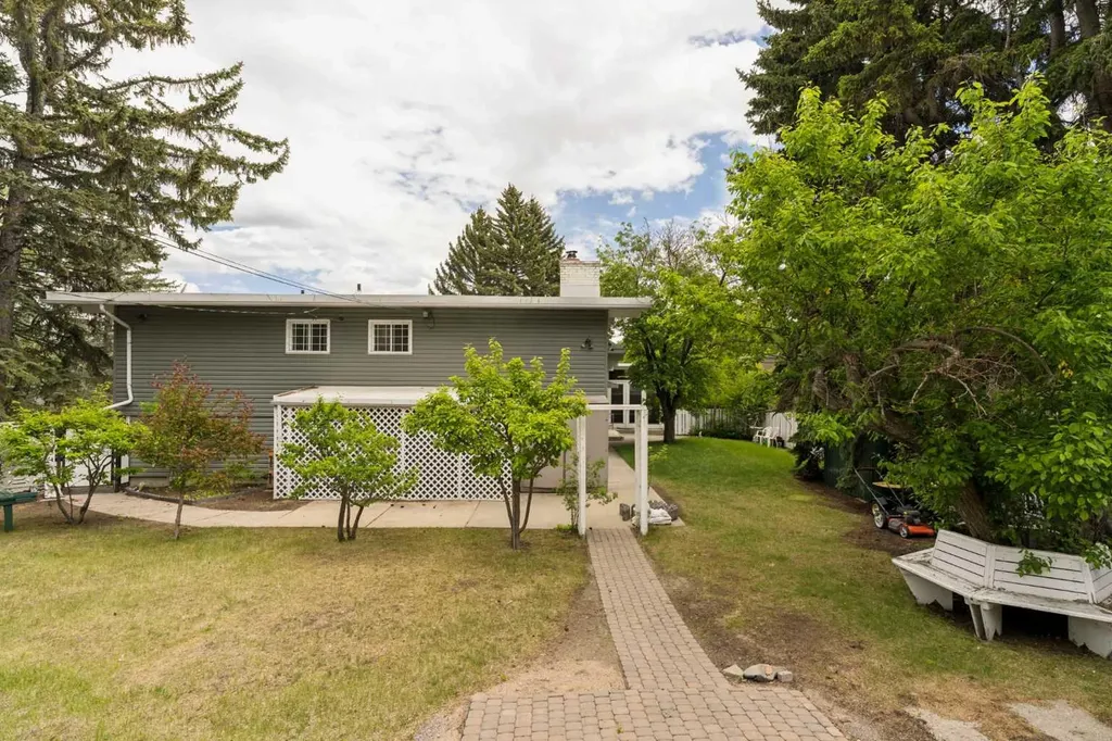 53 Massey Place SW Calgary AB T2V 2G6