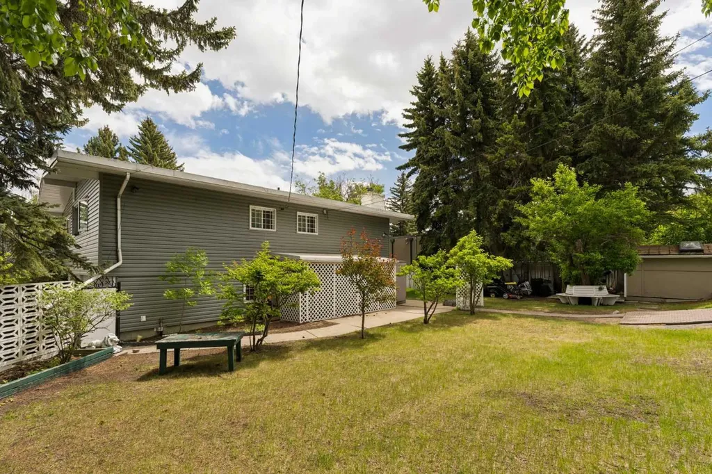53 Massey Place SW Calgary AB T2V 2G6