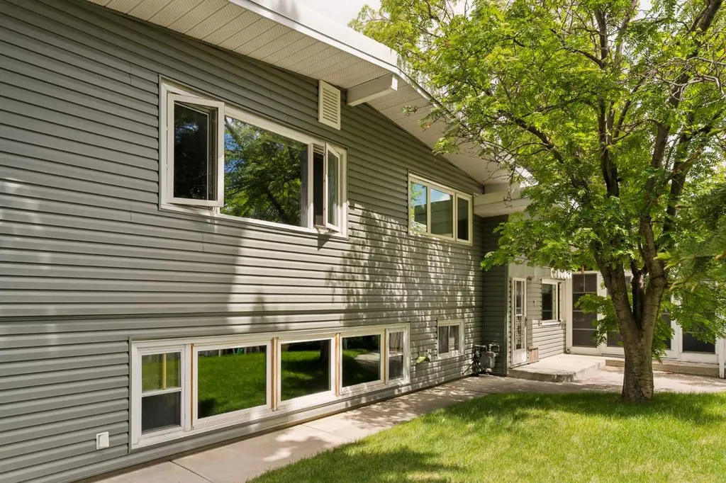 53 Massey Place SW Calgary AB T2V 2G6