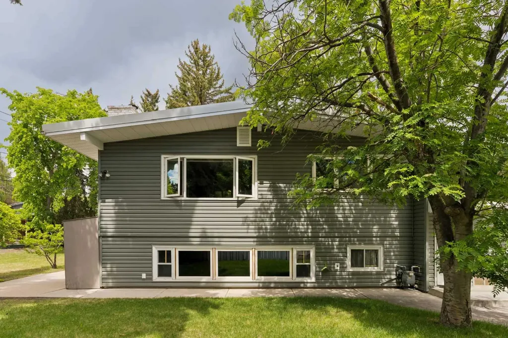 53 Massey Place SW Calgary AB T2V 2G6