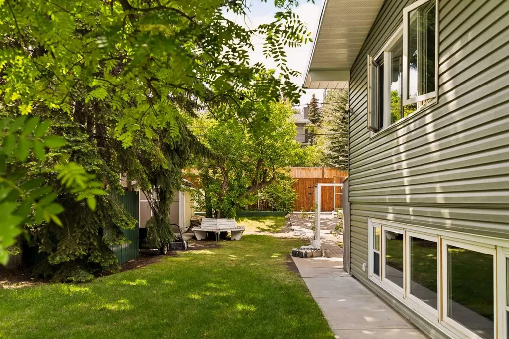 53 Massey Place SW Calgary AB T2V 2G6