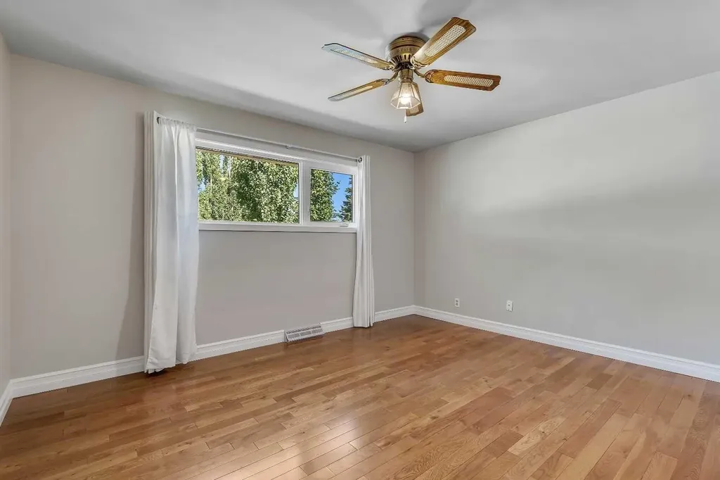 3324 Morley Crescent NW Calgary AB T2M 4K9