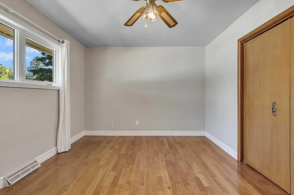 3324 Morley Crescent NW Calgary AB T2M 4K9