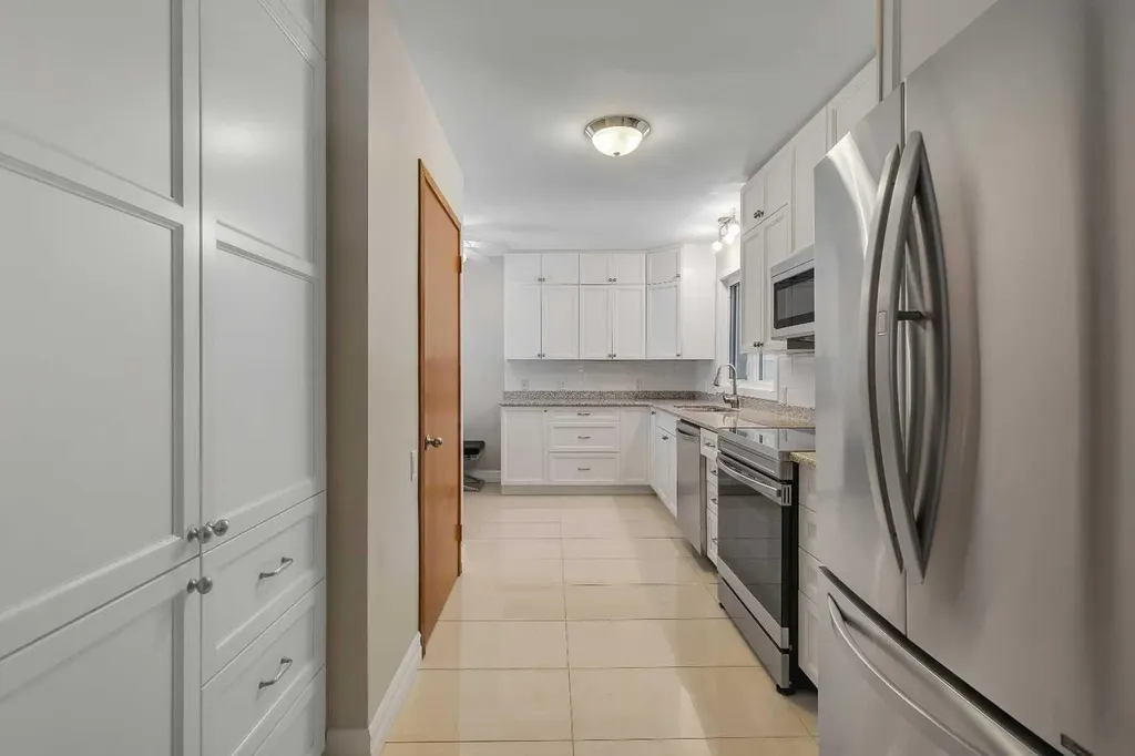 3324 Morley Crescent NW Calgary AB T2M 4K9