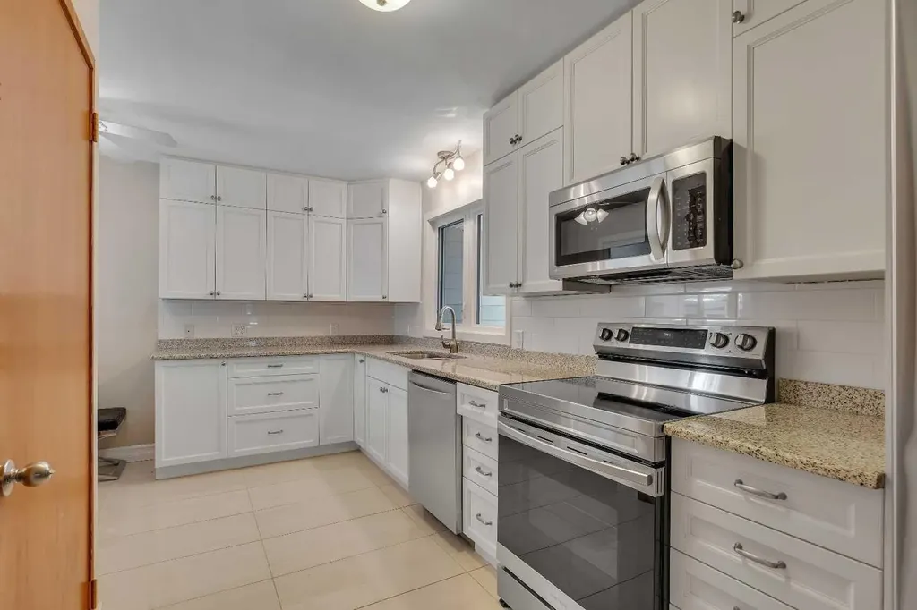 3324 Morley Crescent NW Calgary AB T2M 4K9