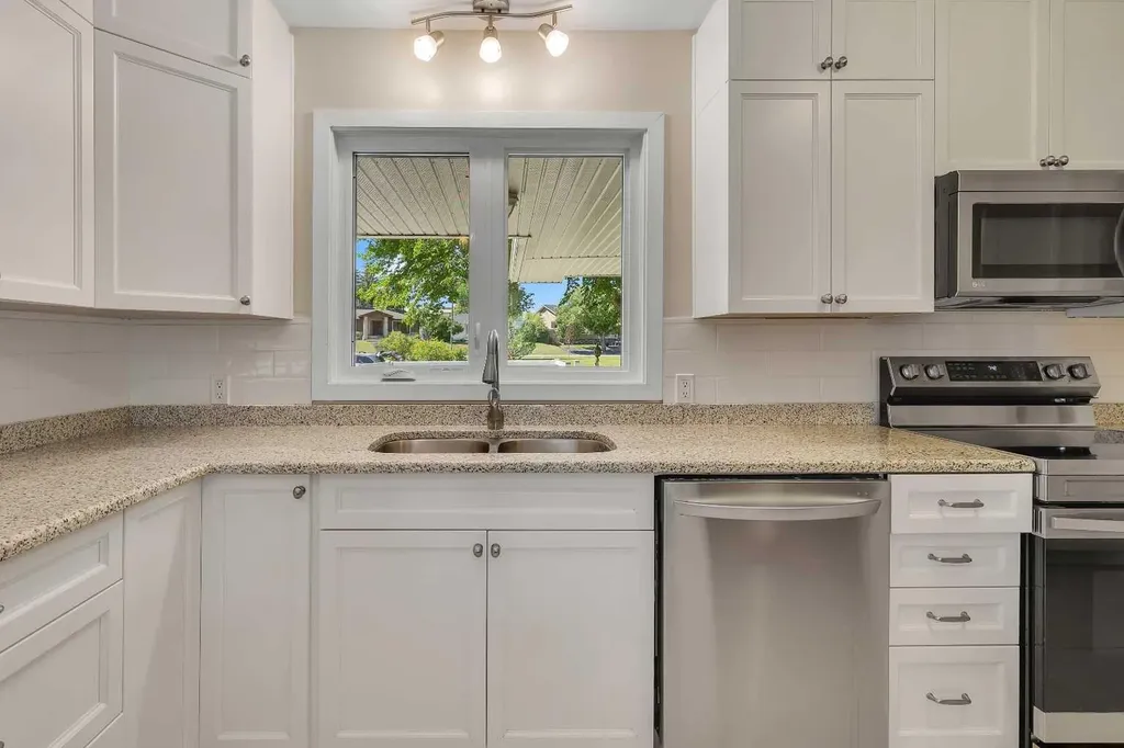 3324 Morley Crescent NW Calgary AB T2M 4K9