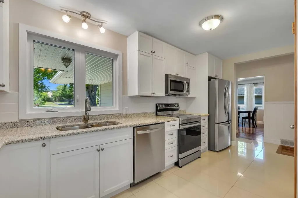 3324 Morley Crescent NW Calgary AB T2M 4K9