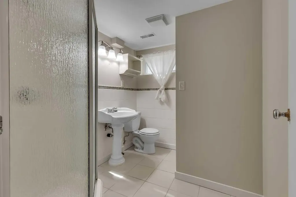 3324 Morley Crescent NW Calgary AB T2M 4K9