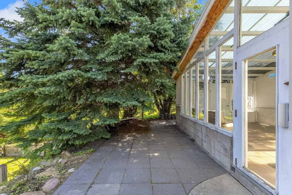 3324 Morley Crescent NW Calgary AB T2M 4K9