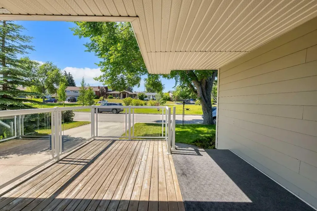 3324 Morley Crescent NW Calgary AB T2M 4K9