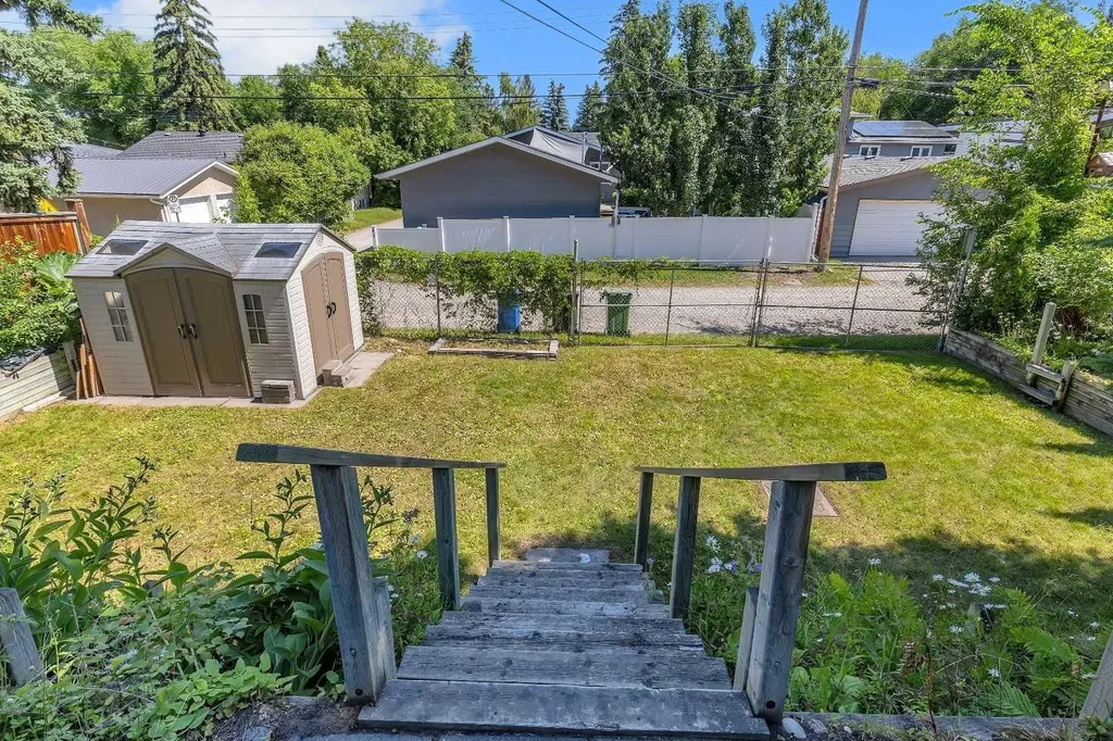 3324 Morley Crescent NW Calgary AB T2M 4K9