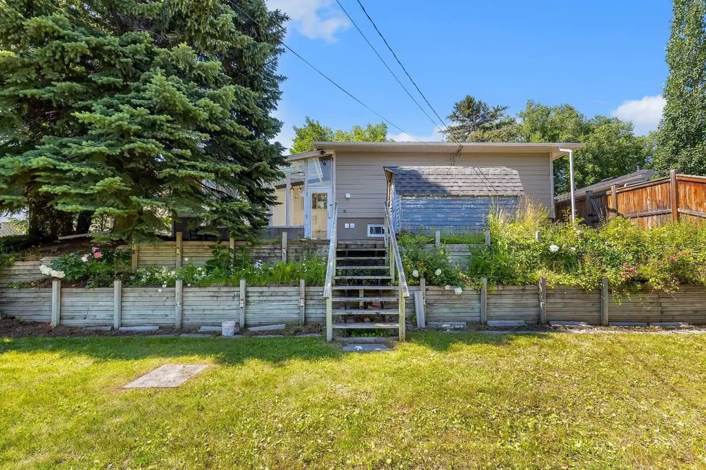 3324 Morley Crescent NW Calgary AB T2M 4K9