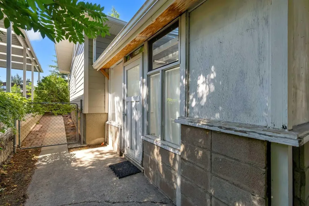 3324 Morley Crescent NW Calgary AB T2M 4K9