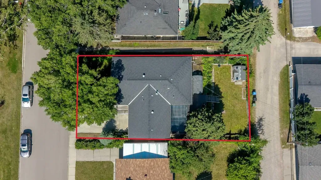 3324 Morley Crescent NW Calgary AB T2M 4K9