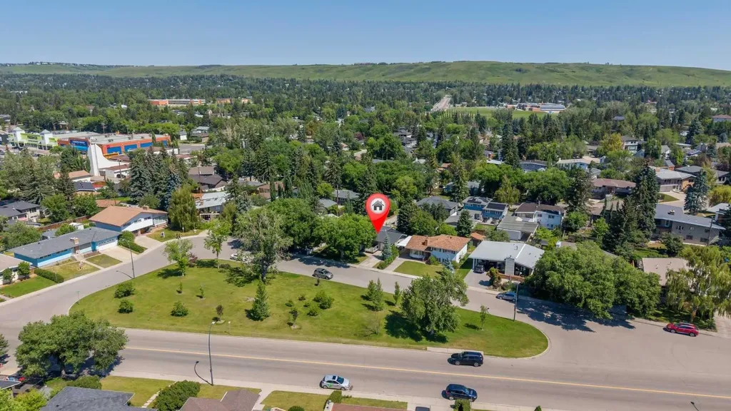 3324 Morley Crescent NW Calgary AB T2M 4K9