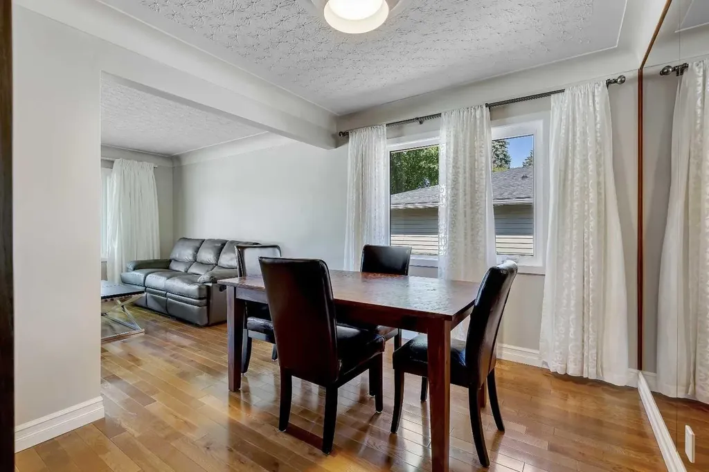 3324 Morley Crescent NW Calgary AB T2M 4K9
