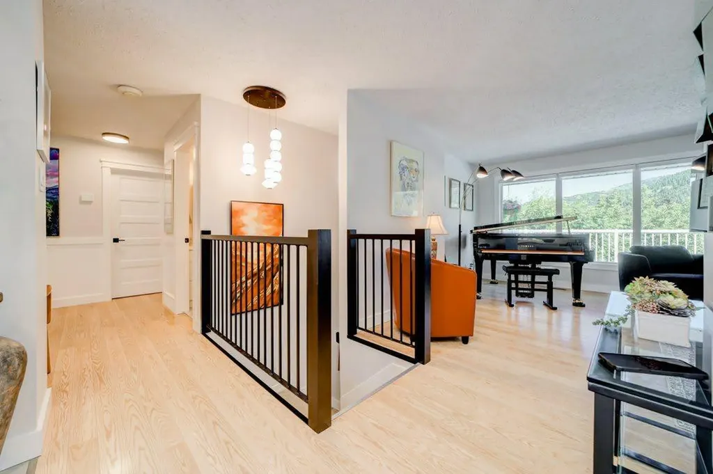 13521 15 Avenue Blairmore AB T0K 0E0