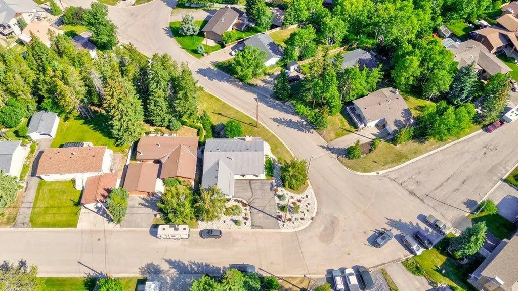 13521 15 Avenue Blairmore AB T0K 0E0