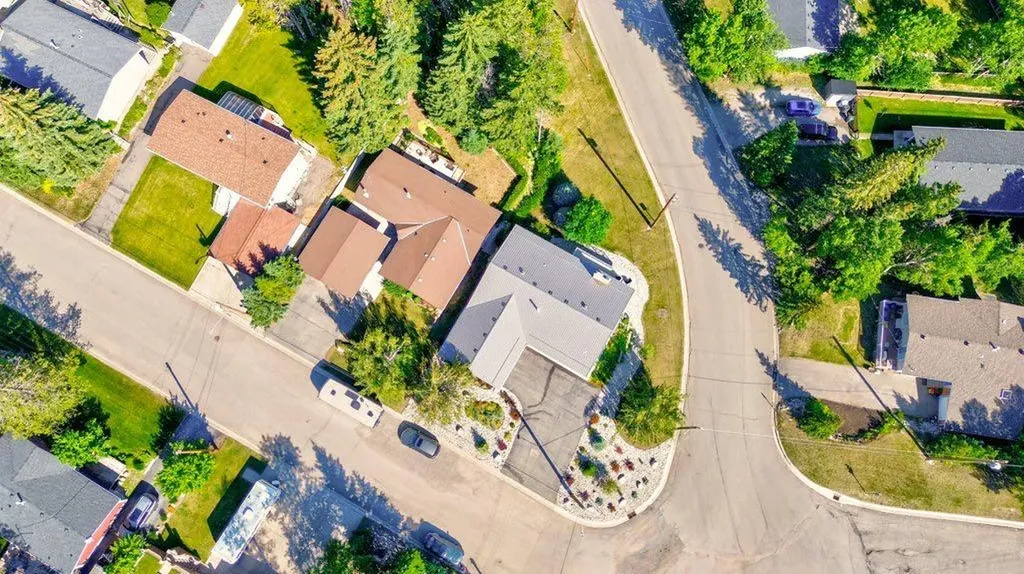 13521 15 Avenue Blairmore AB T0K 0E0