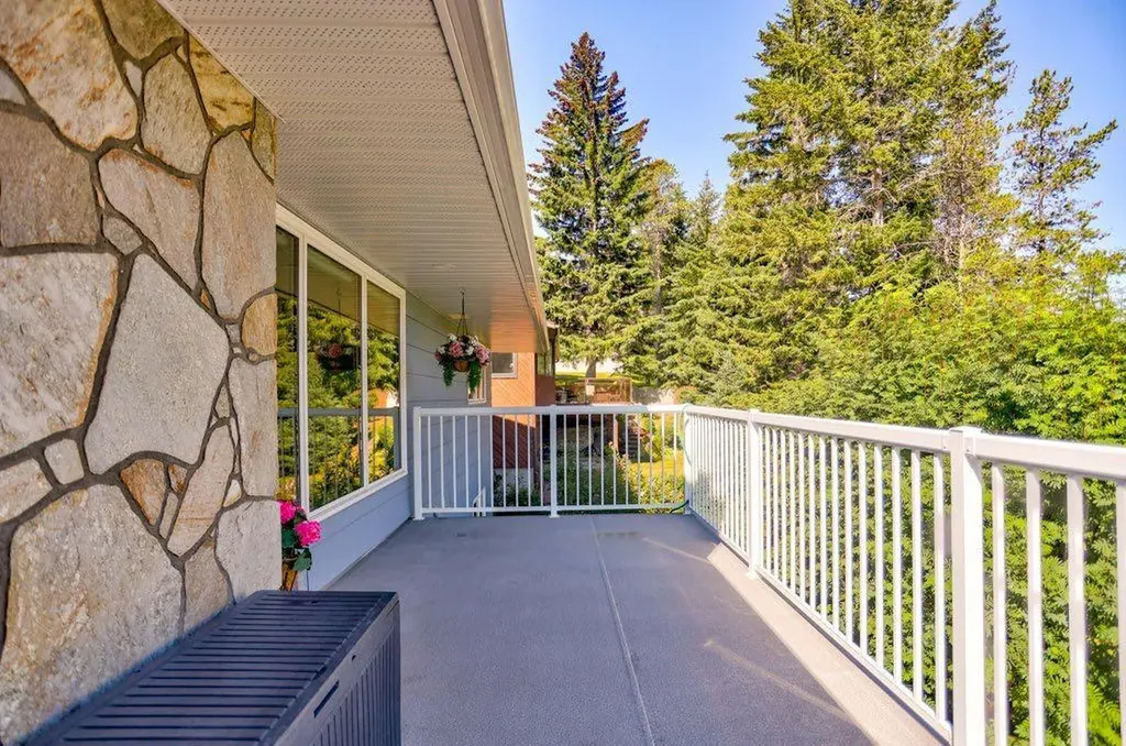 13521 15 Avenue Blairmore AB T0K 0E0