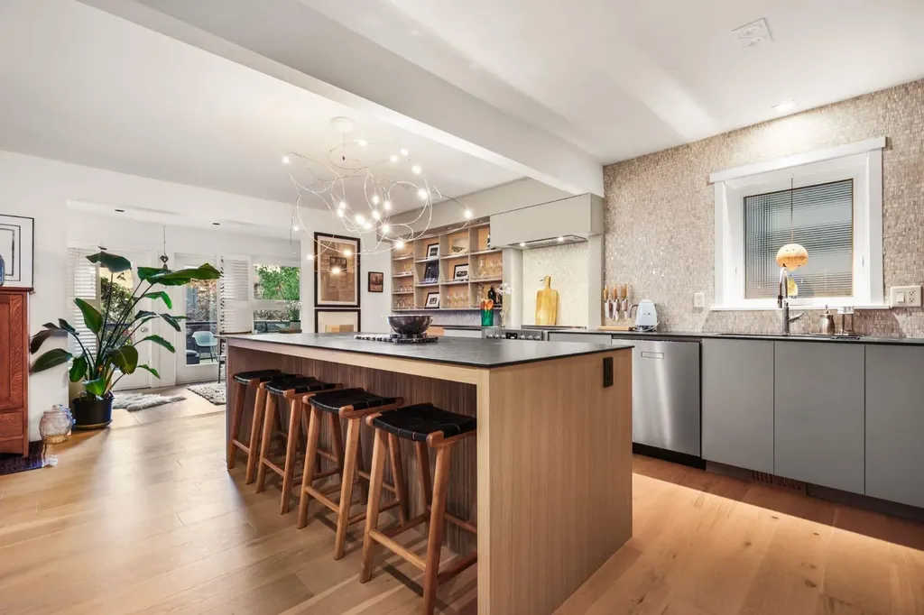 1936 30 Avenue SW Calgary AB T2T1P9