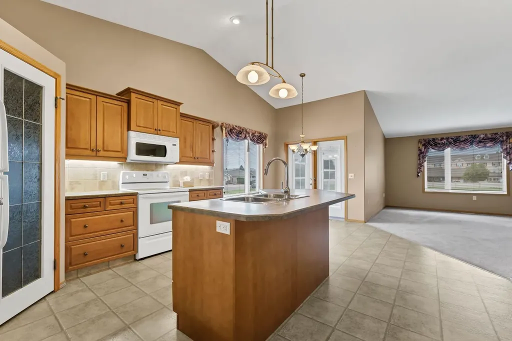 108 Sandstone Place SE Medicine Hat AB T1B 4R9