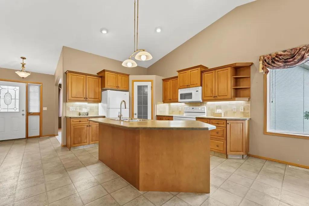 108 Sandstone Place SE Medicine Hat AB T1B 4R9