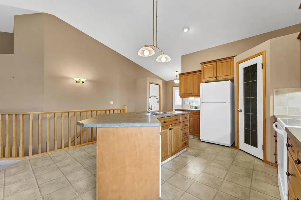108 Sandstone Place SE Medicine Hat AB T1B 4R9
